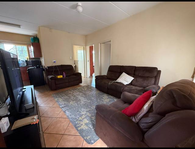 2 BEDROOM APARTMENT FOR SALE IN RUSTENBURG CENTRAL